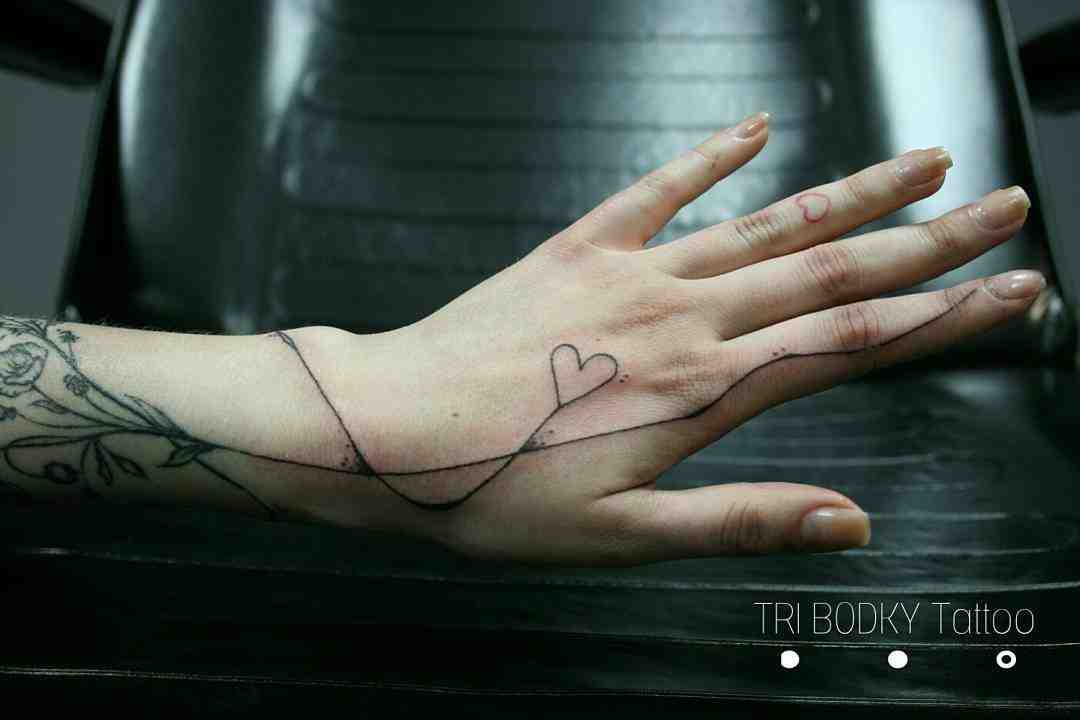 TRI BODKY Tattoo & Piercing