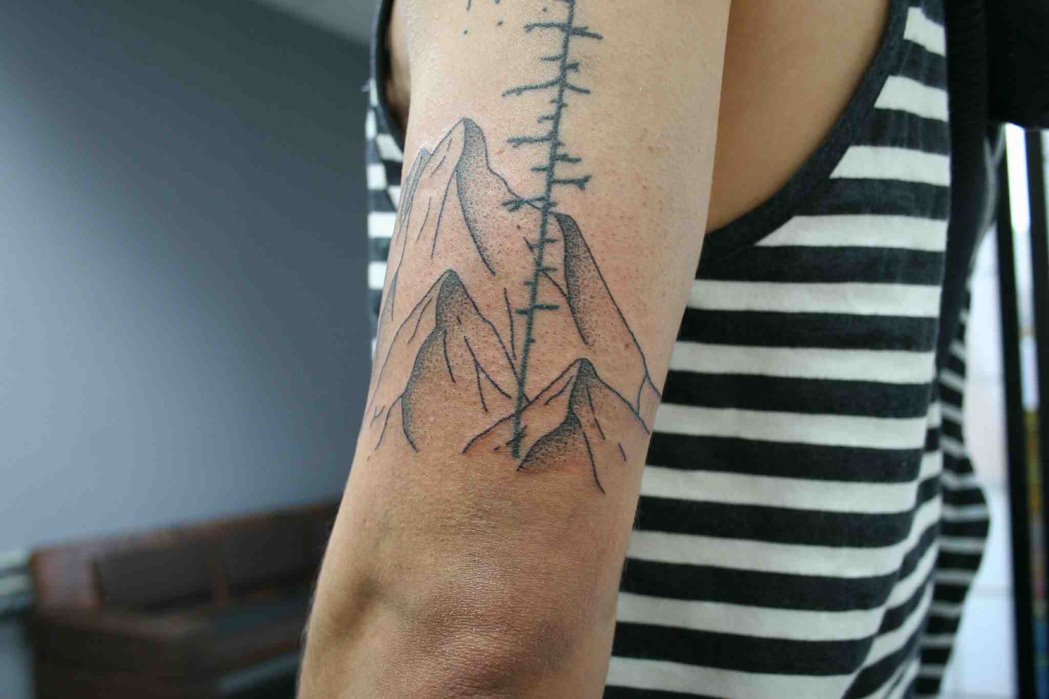 TRI BODKY Tattoo & Piercing