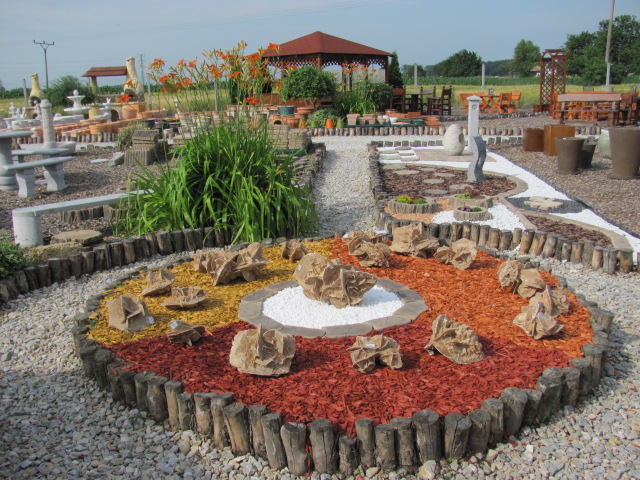 MAX GARDEN