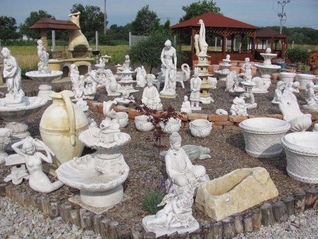 MAX GARDEN