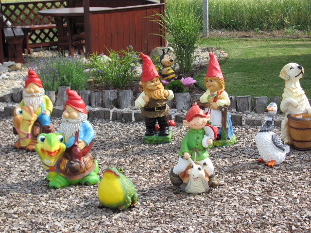 MAX GARDEN